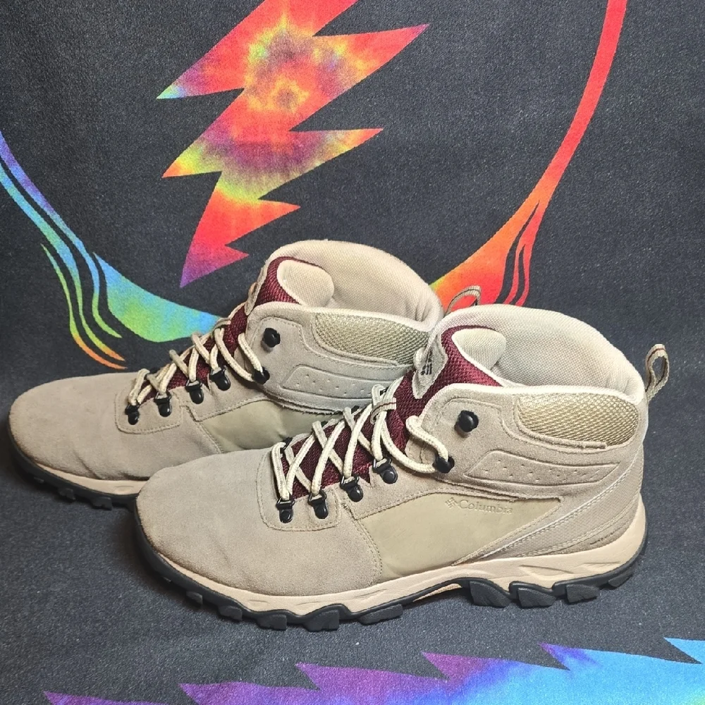 Columbia Men's Beige and Burgundy Hiking Boots - Picture 4 of 7
